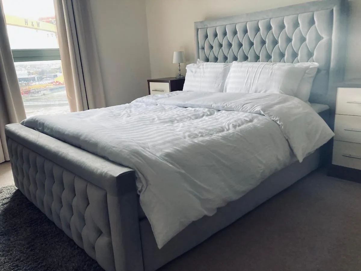 Stylish And Smart Two Double Bedroom Apartment Belfast